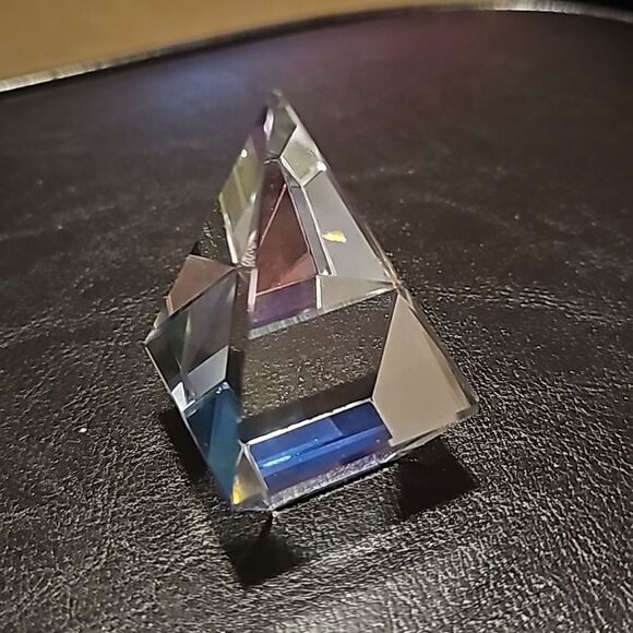 Pyramid Paper Weight Crystal 2 1/2" - Picture 4 of 5